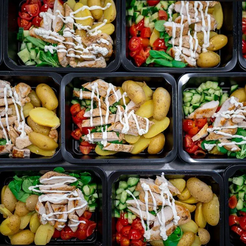 Krabičková strava pre mužov 1800 kcal – kuracie mäso so zemiakmi a zeleninou